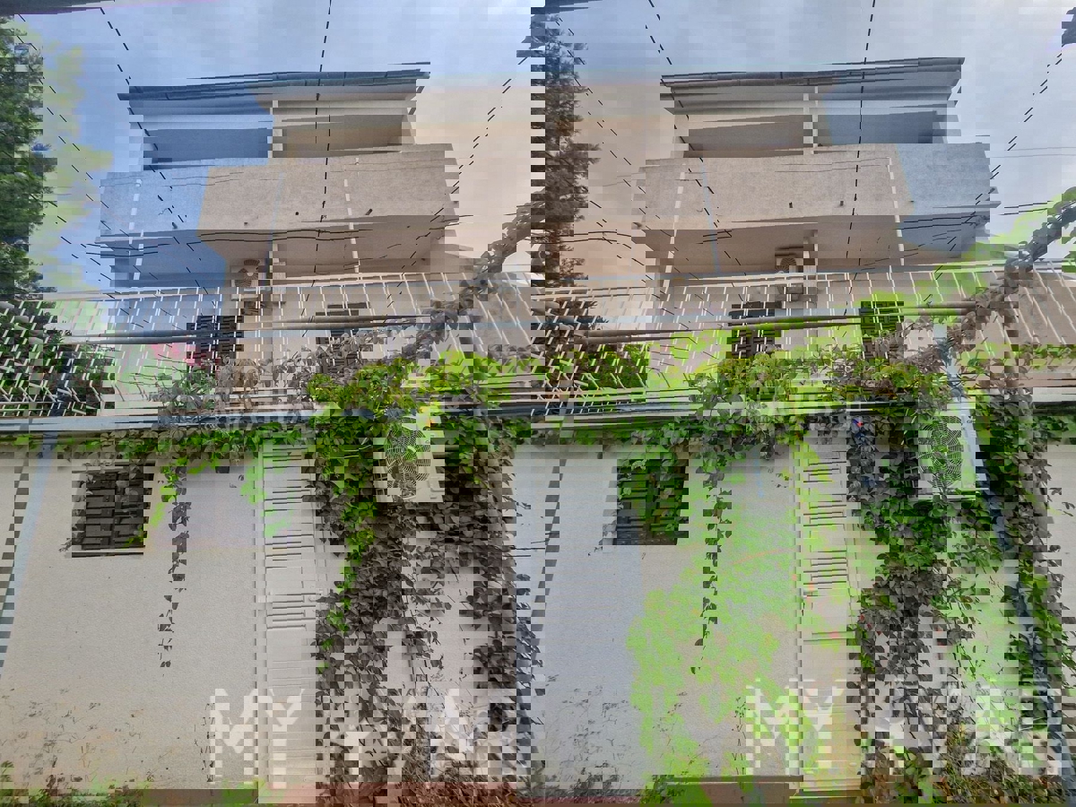 Appartamento in casa prima fila mare