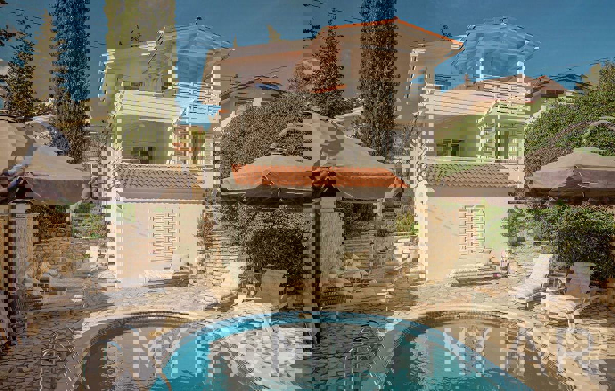 Villa con piscina a Vrboska