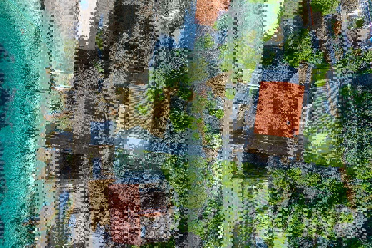 Terreno edificabile con progetto nella città di Hvar