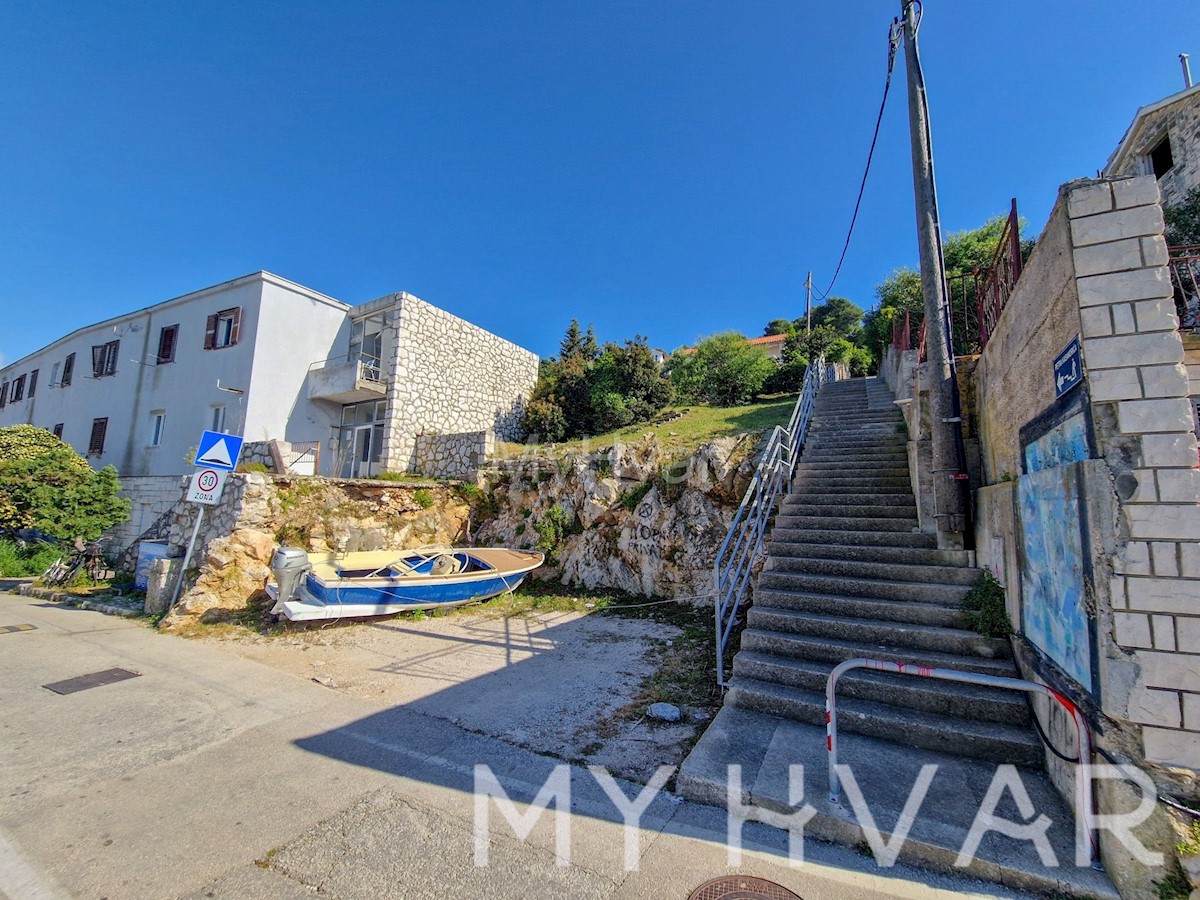 Terreno edificabile con progetto nella città di Hvar