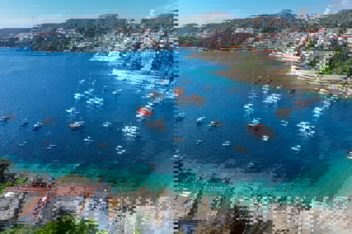 Terreno edificabile con progetto nella città di Hvar