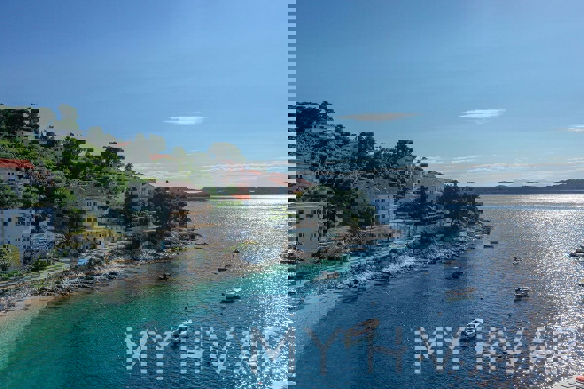 Terreno edificabile con progetto nella città di Hvar