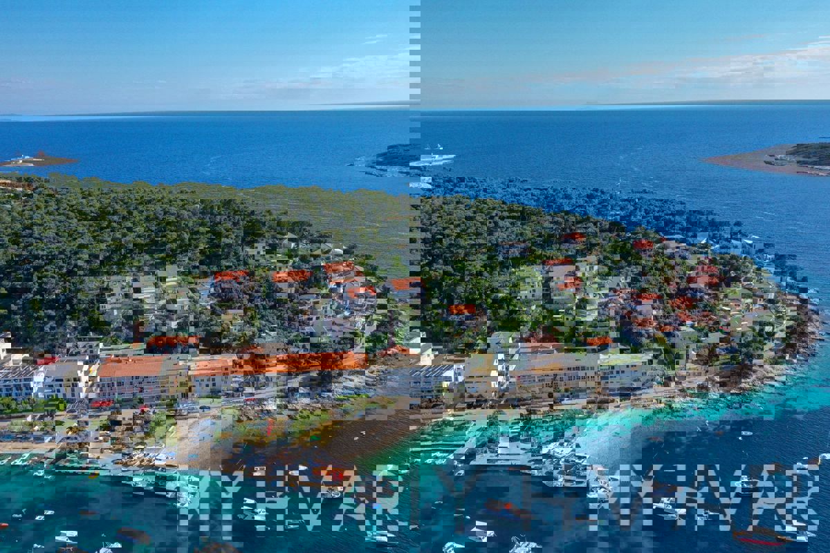 Terreno edificabile con progetto nella città di Hvar