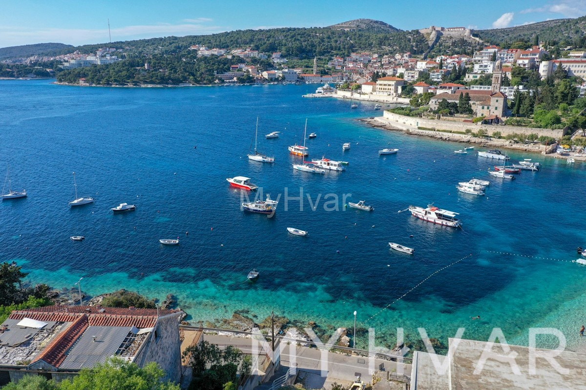 Terreno edificabile con progetto nella città di Hvar