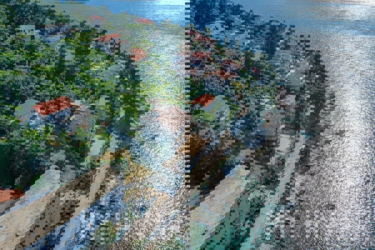 Terreno edificabile con progetto nella città di Hvar