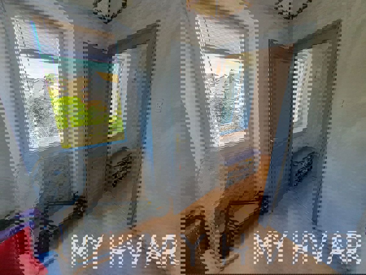 Casa in pietra nascosta a Jelsa