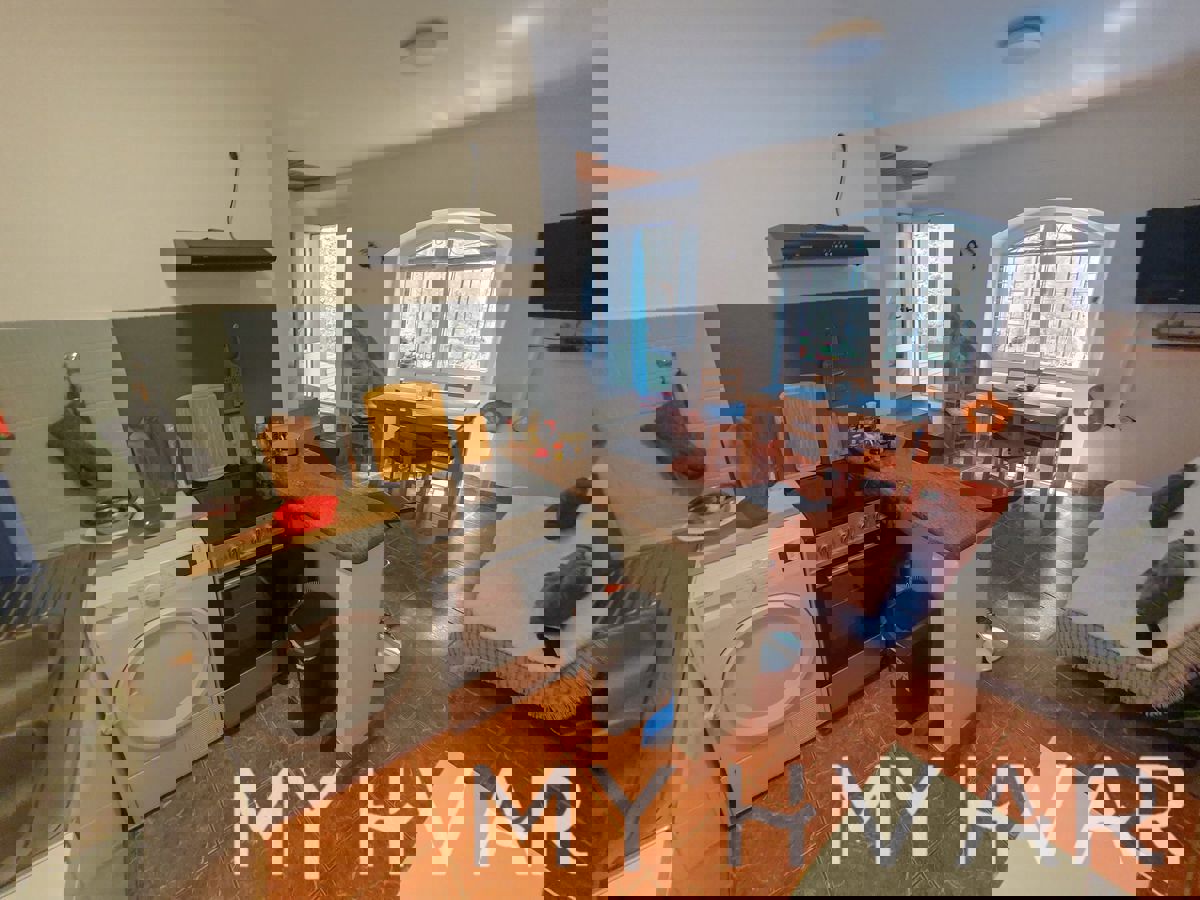 Casa in pietra nascosta a Jelsa