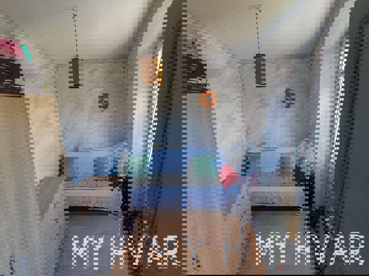 Casa in pietra nascosta a Jelsa