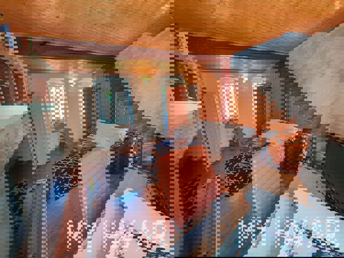 Casa in pietra nascosta a Jelsa