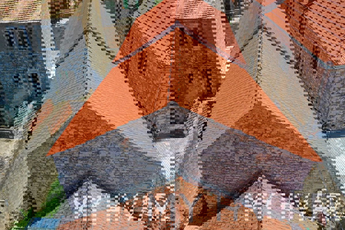 Casa in pietra nascosta a Jelsa