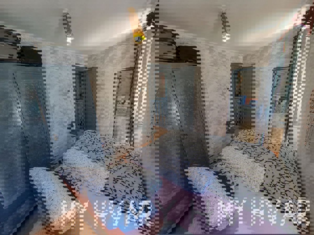 Casa in pietra nascosta a Jelsa