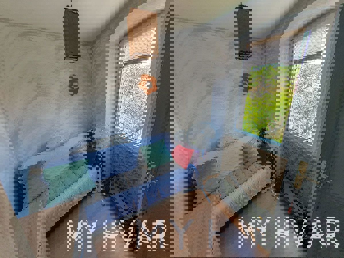 Casa in pietra nascosta a Jelsa