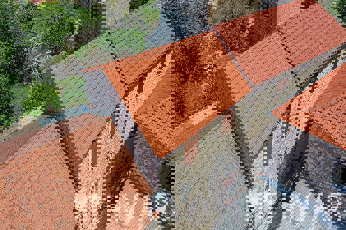 Casa in pietra nascosta a Jelsa