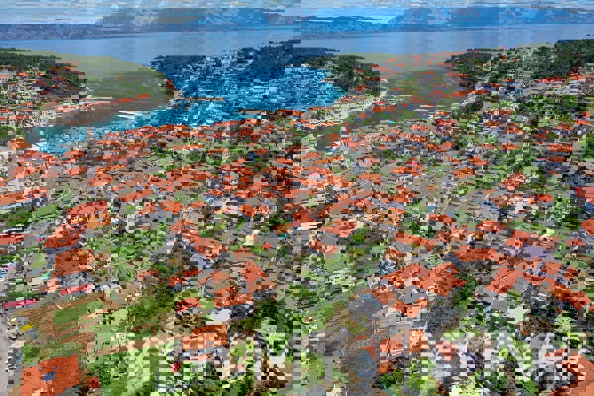 Casa in pietra nascosta a Jelsa