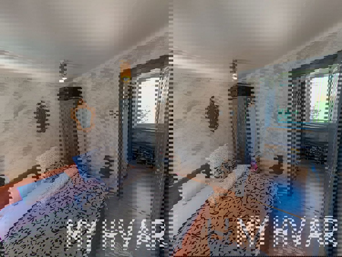 Casa in pietra nascosta a Jelsa