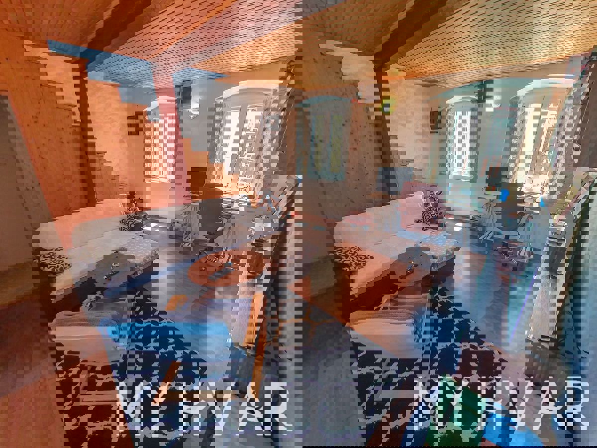 Casa in pietra nascosta a Jelsa