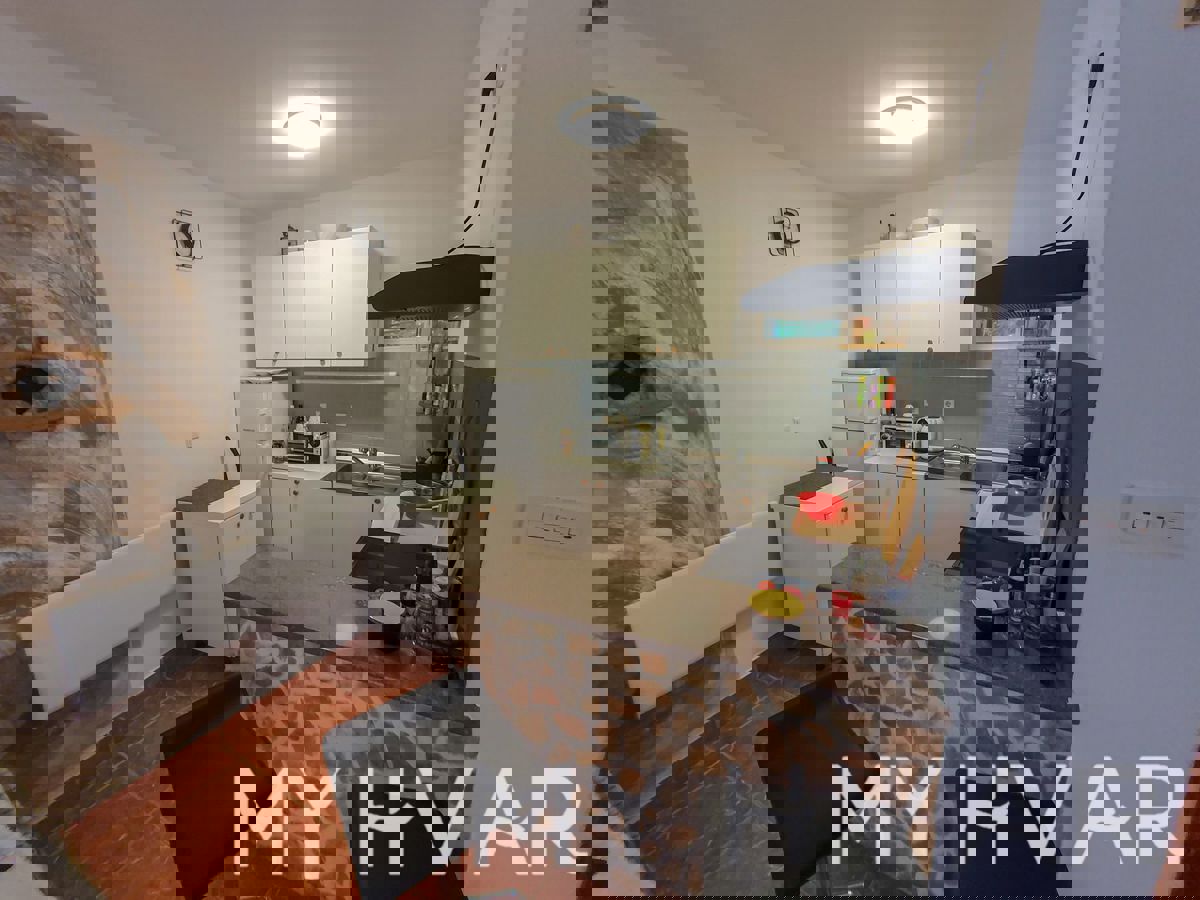 Casa in pietra nascosta a Jelsa