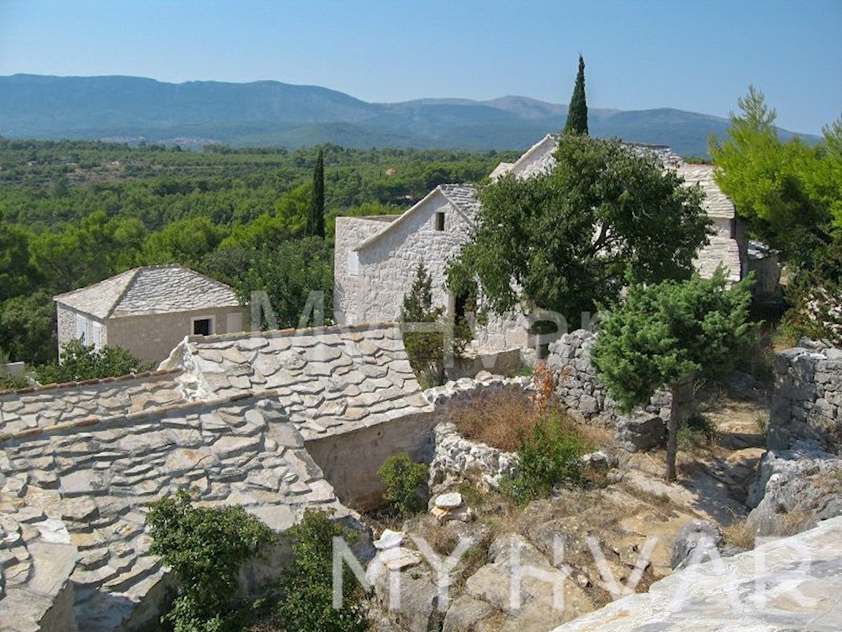 Villaggio di Pietra a Basina