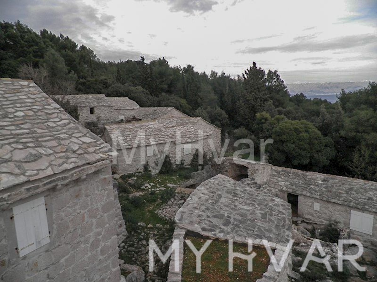 Villaggio di Pietra a Basina