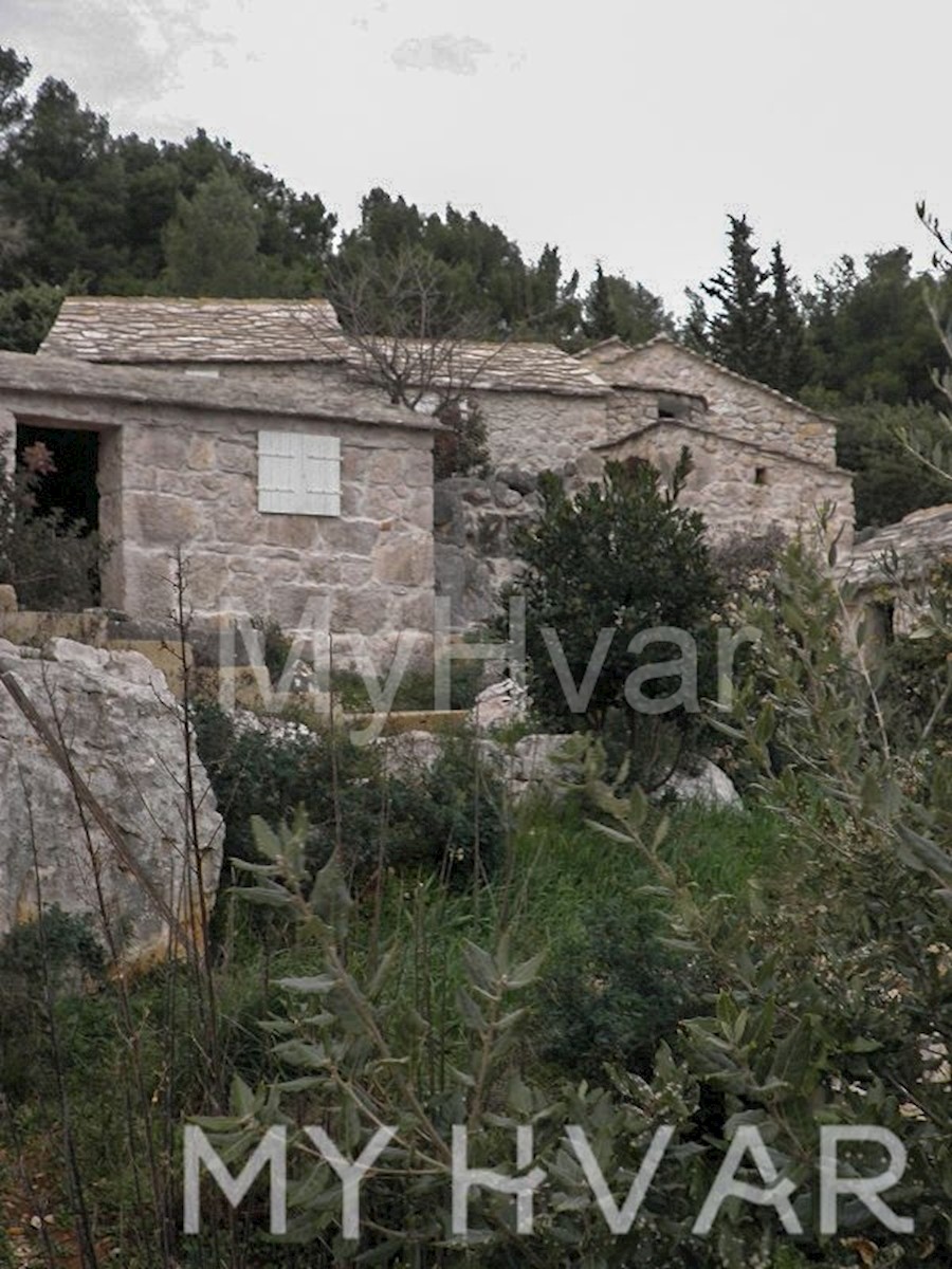 Villaggio di Pietra a Basina