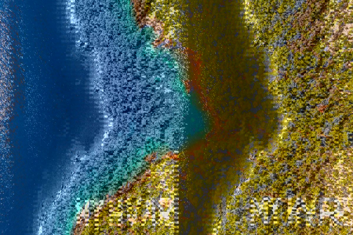 Terreno con baia privata