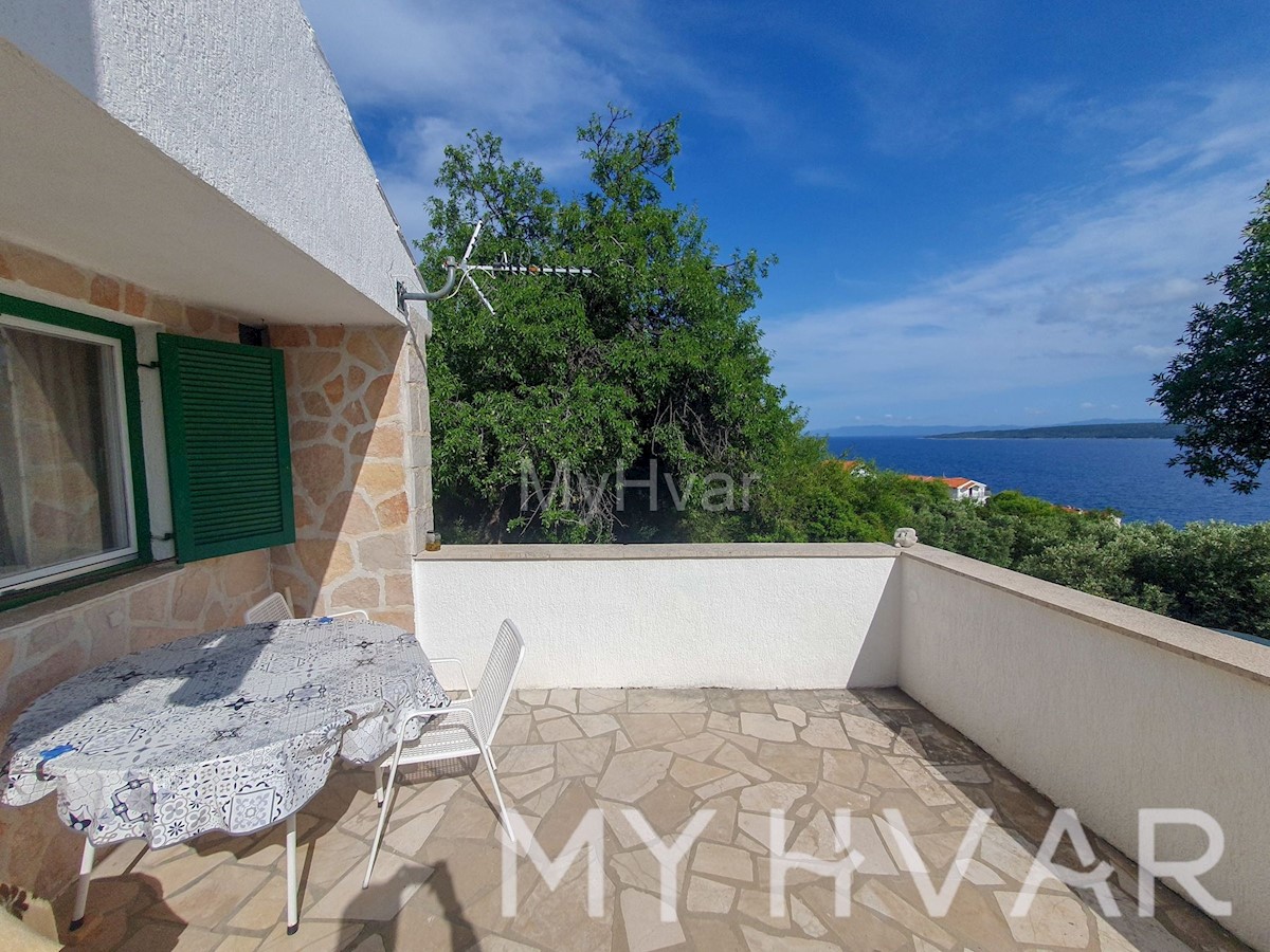 Casa nascosta con vista mare a Zavala