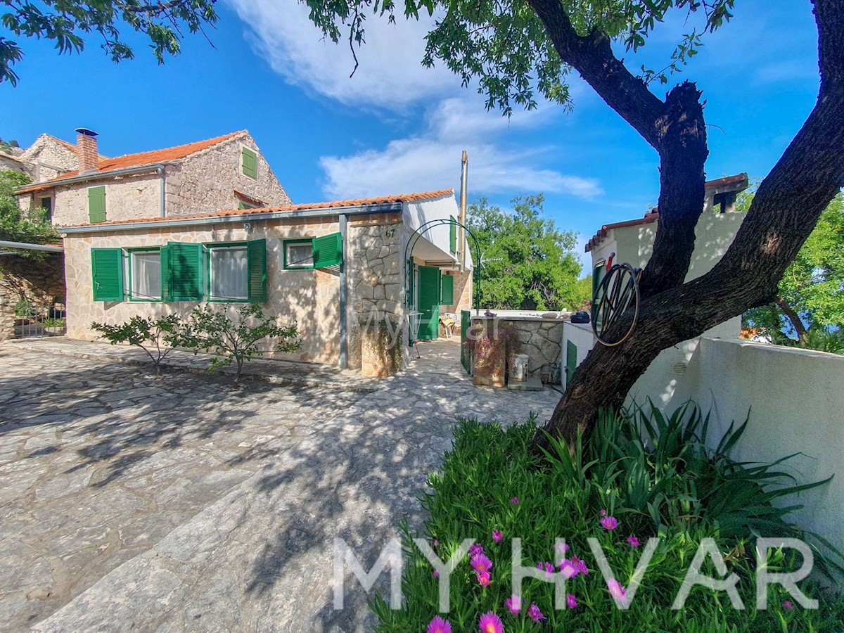 Casa nascosta con vista mare a Zavala