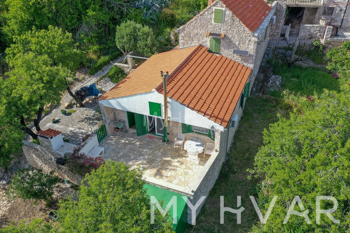 Casa nascosta con vista mare a Zavala