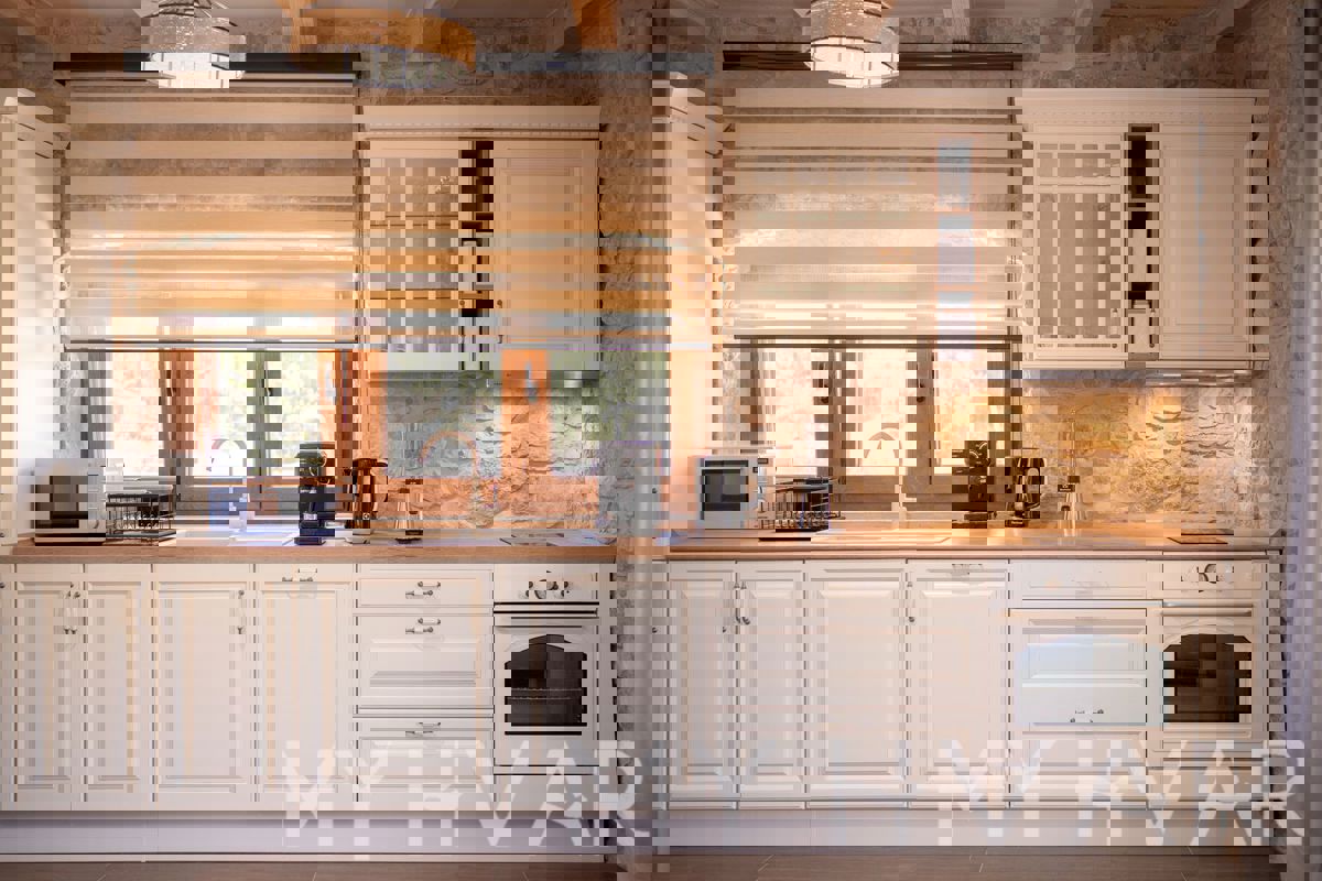 Villa di Campagna di Lusso con Piscina a Dol