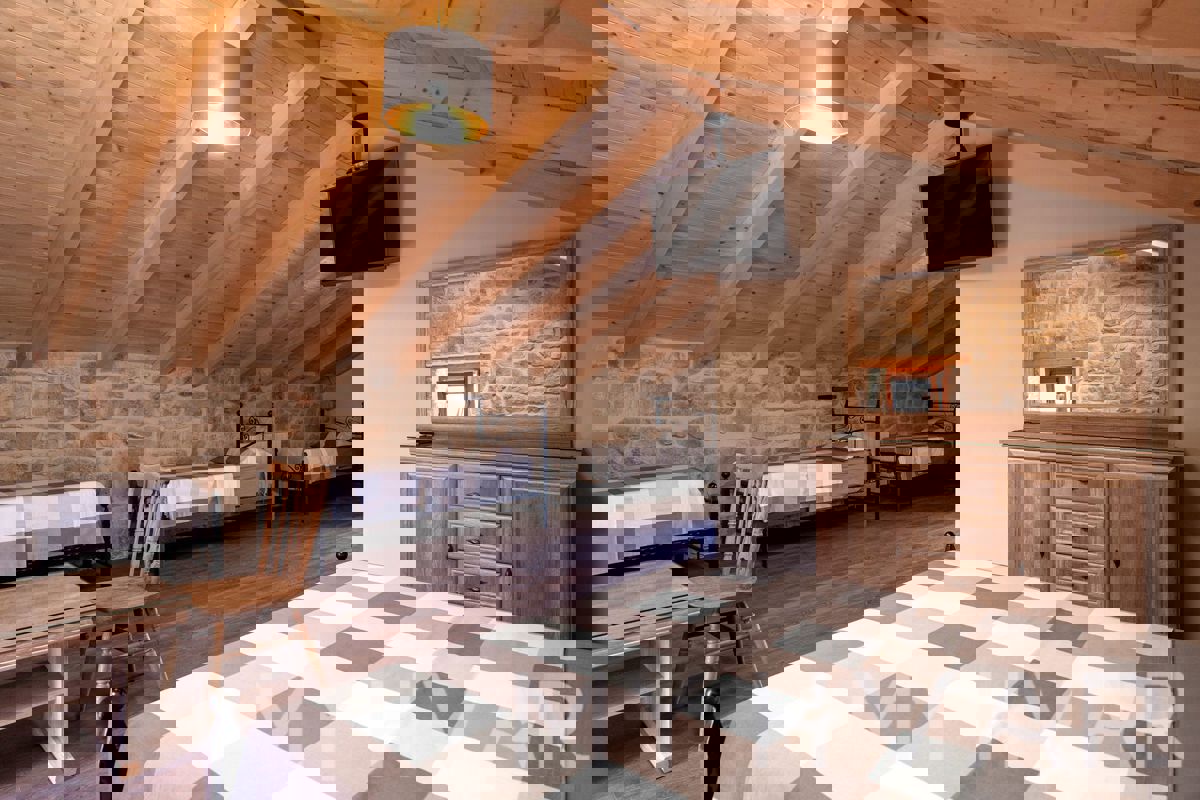 Villa di Campagna di Lusso con Piscina a Dol