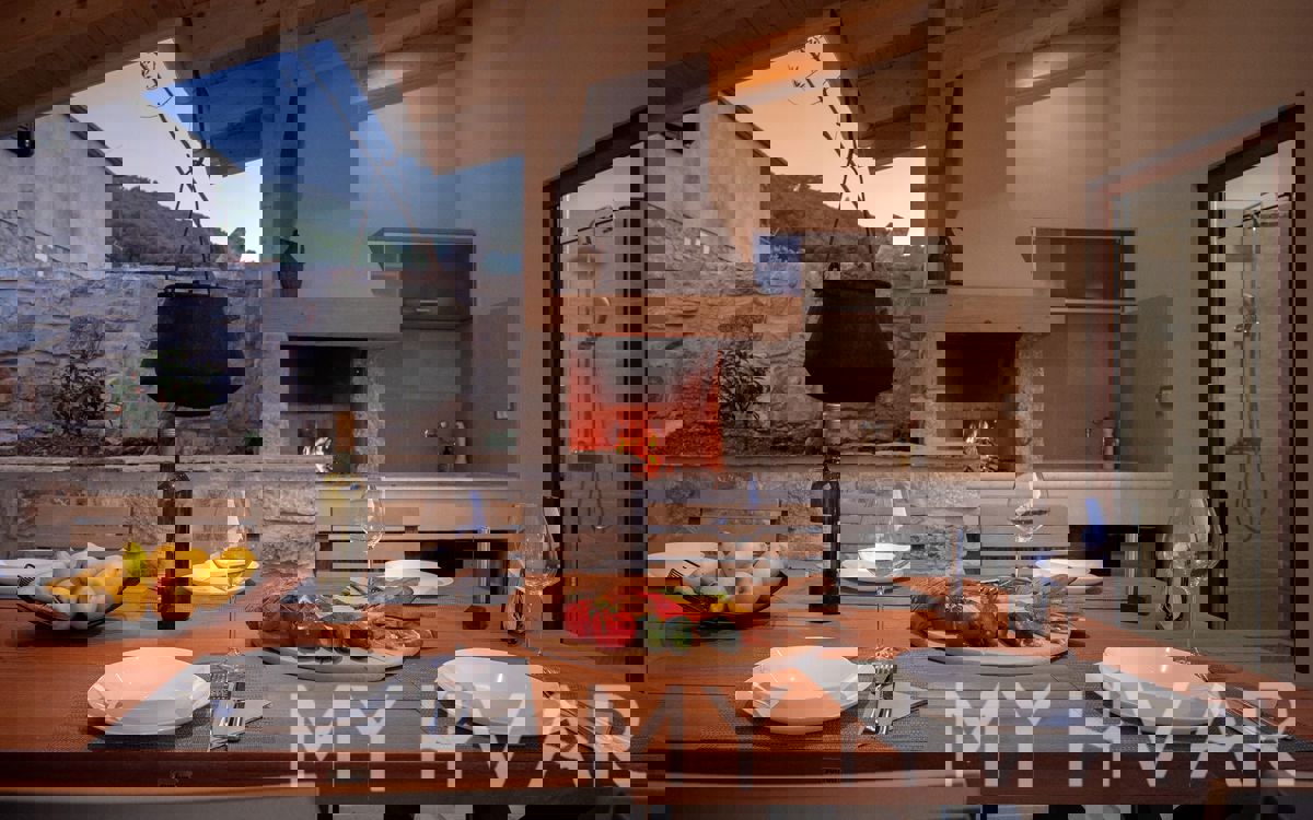 Villa di Campagna di Lusso con Piscina a Dol