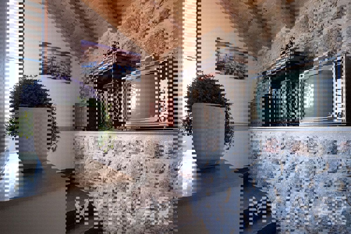 Villa di Campagna di Lusso con Piscina a Dol