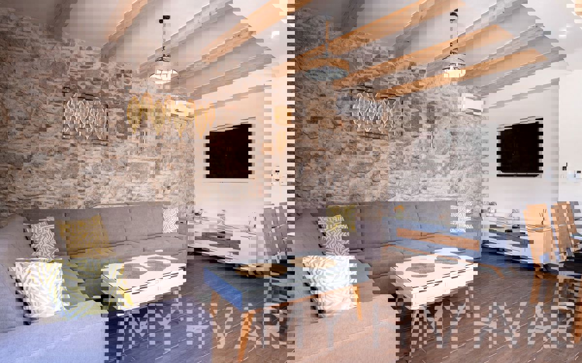 Villa di Campagna di Lusso con Piscina a Dol