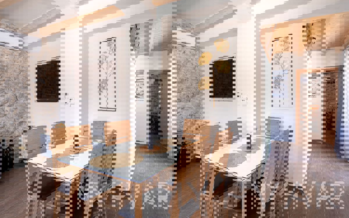 Villa di Campagna di Lusso con Piscina a Dol