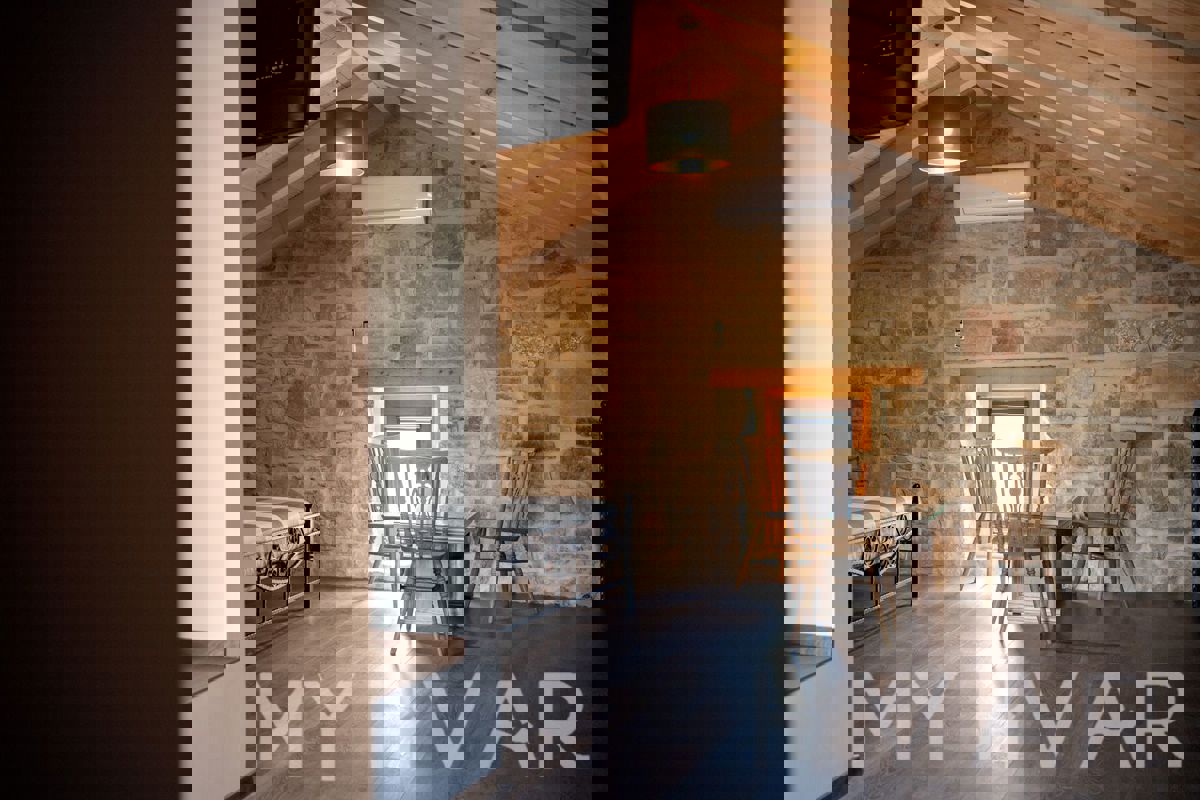 Villa di Campagna di Lusso con Piscina a Dol