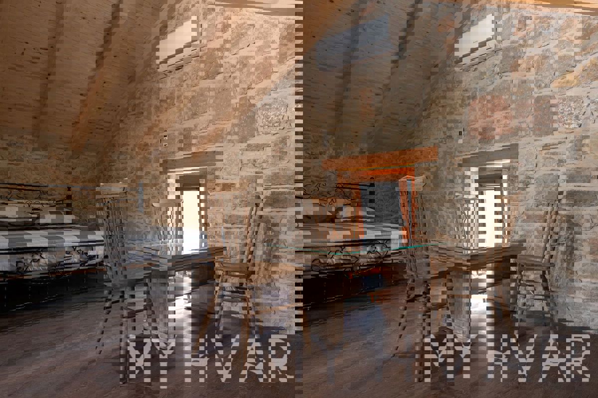 Villa di Campagna di Lusso con Piscina a Dol