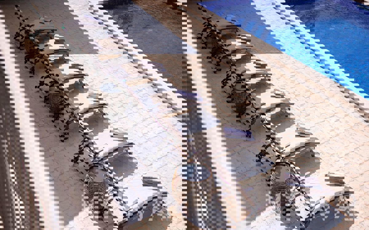 Villa di Campagna di Lusso con Piscina a Dol