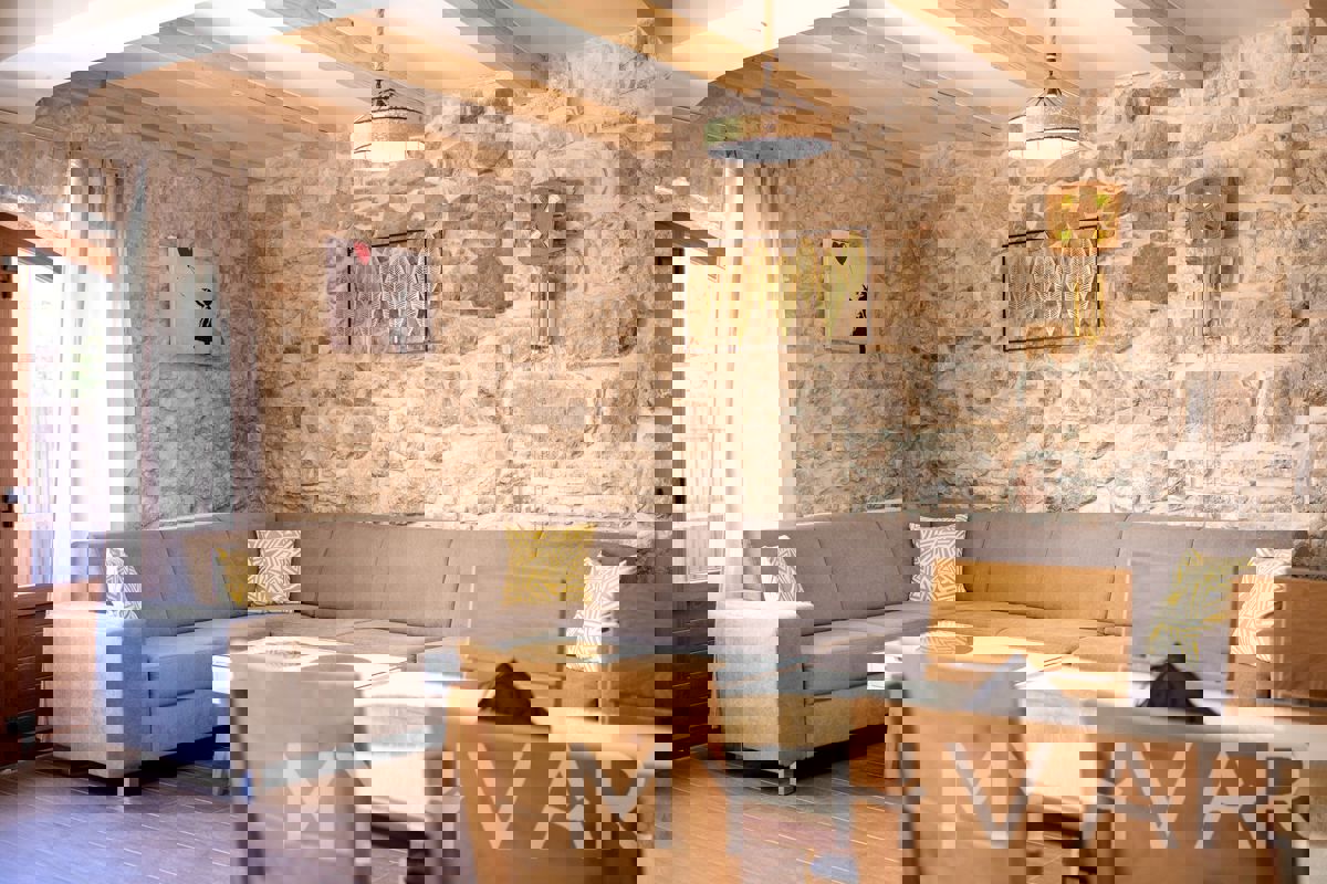 Villa di Campagna di Lusso con Piscina a Dol