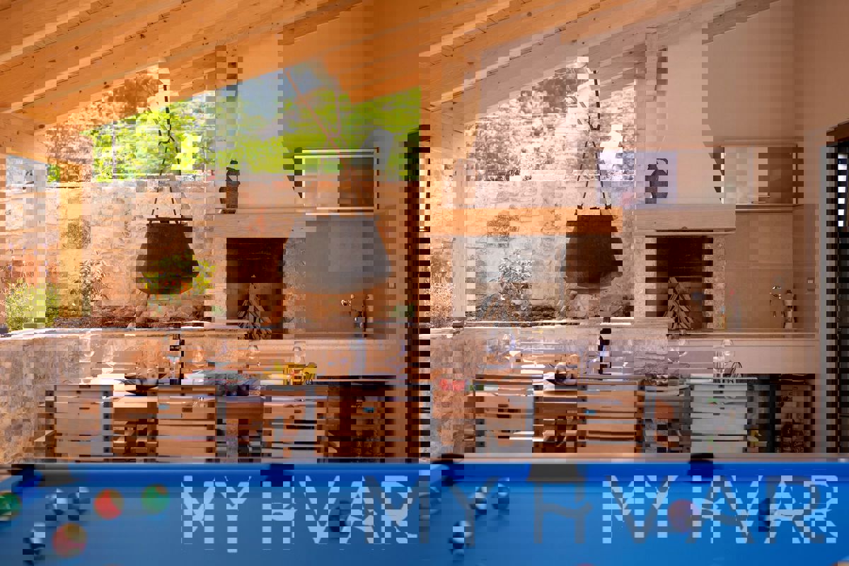 Villa di Campagna di Lusso con Piscina a Dol