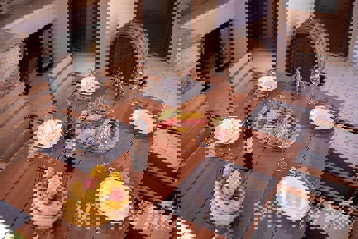 Villa di Campagna di Lusso con Piscina a Dol