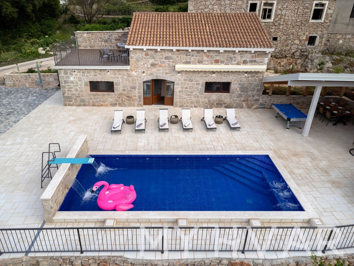 Villa di Campagna di Lusso con Piscina a Dol