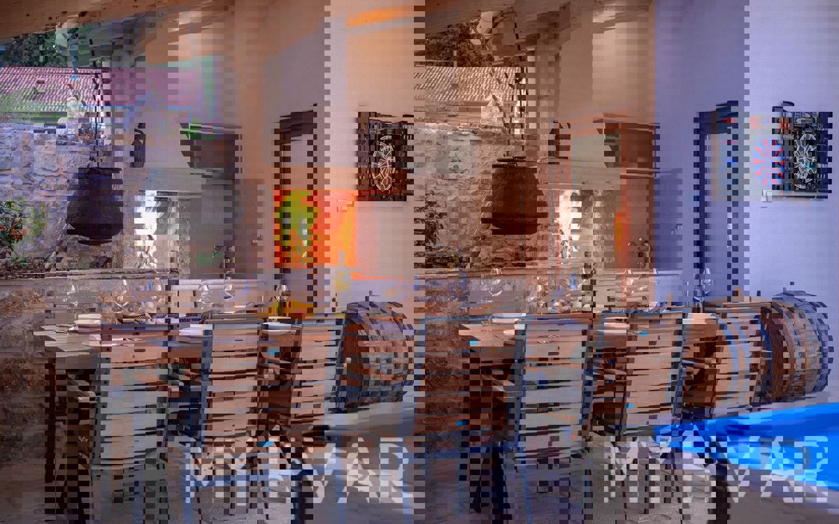 Villa di Campagna di Lusso con Piscina a Dol