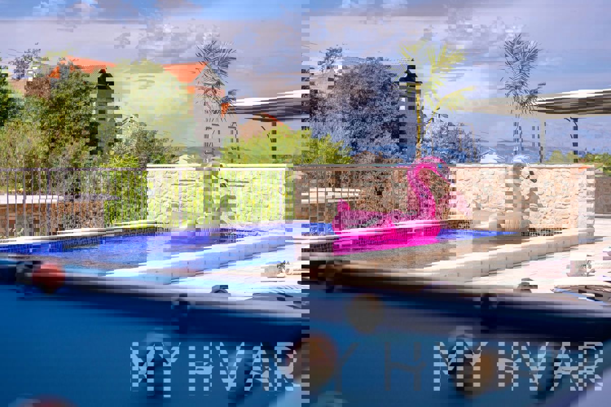 Villa di Campagna di Lusso con Piscina a Dol