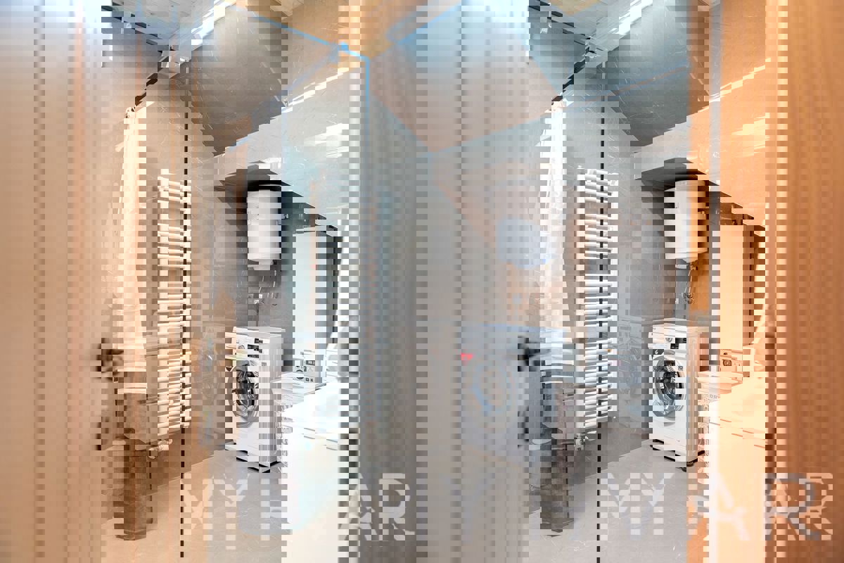 Villa di Campagna di Lusso con Piscina a Dol