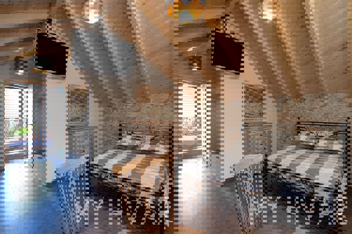 Villa di Campagna di Lusso con Piscina a Dol