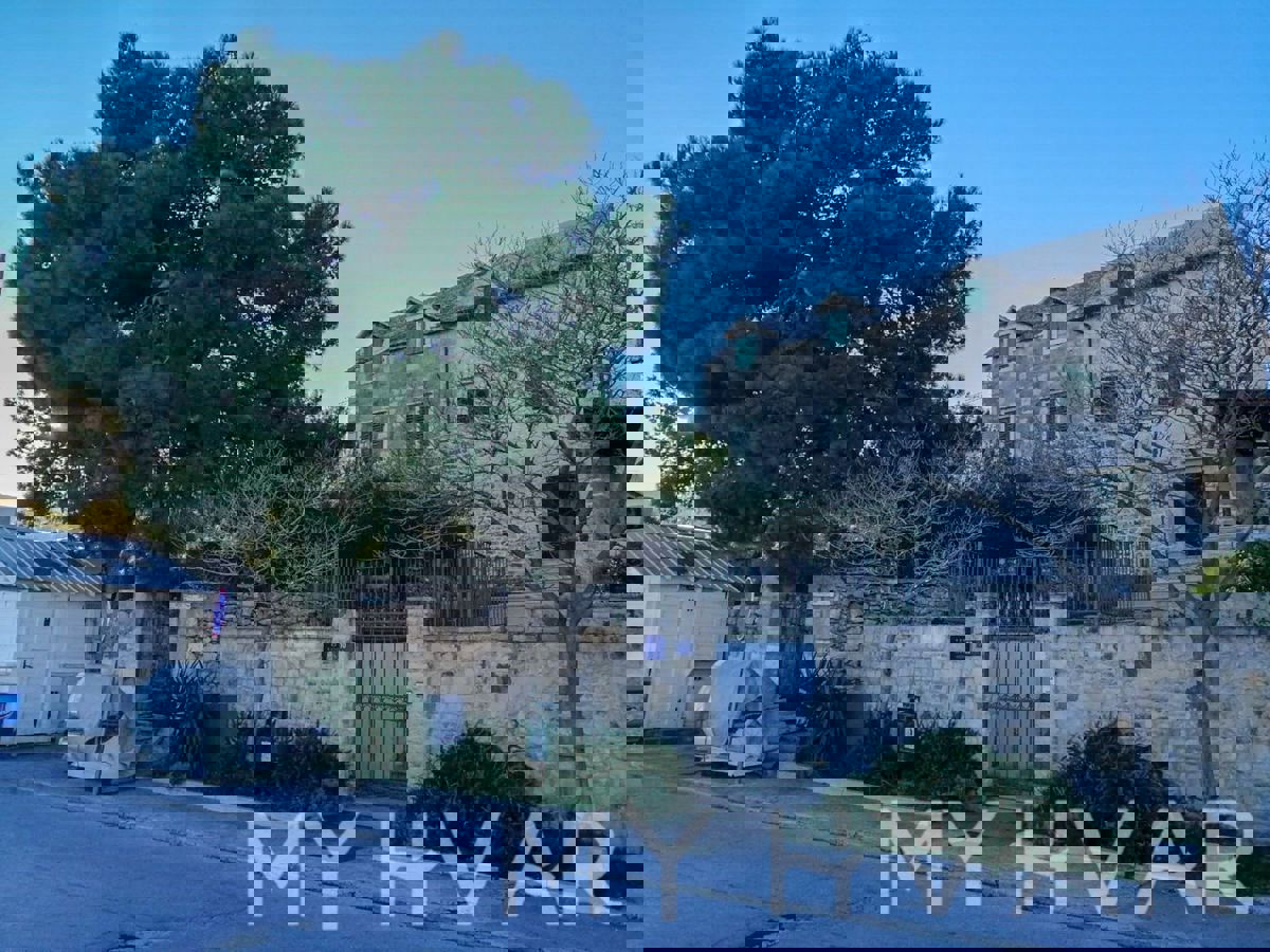 Casa in pietra al mare a Sumartin