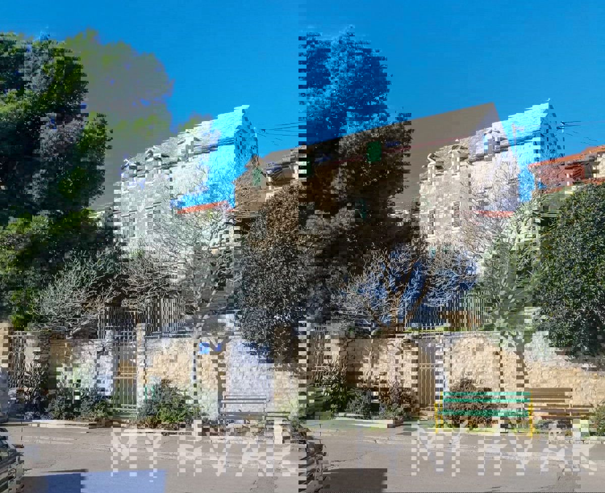 Casa in pietra al mare a Sumartin