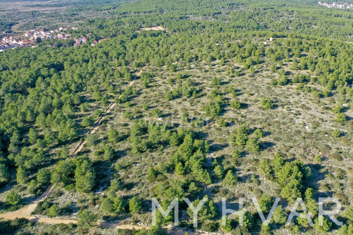 Terreno a Vrboska con possibilità di costruzione