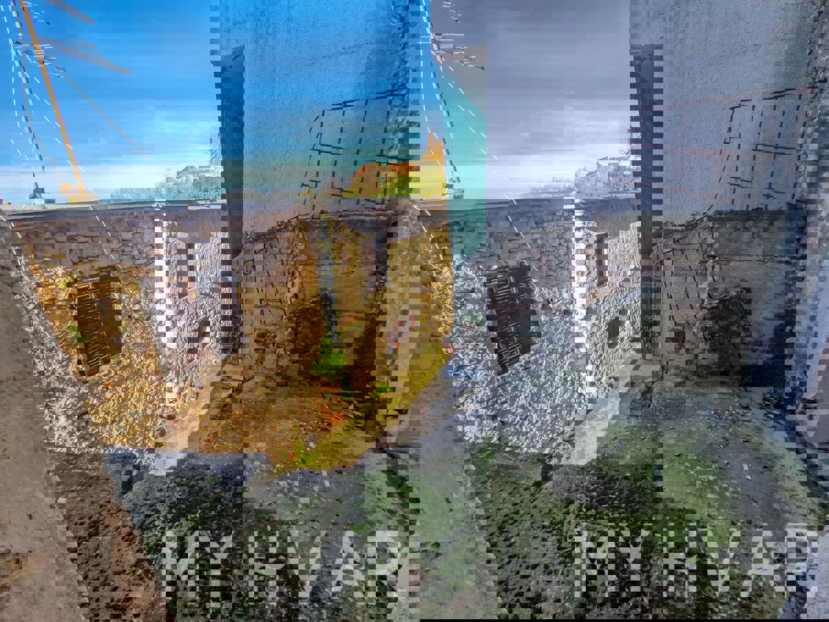 Casa in pietra annessa a Vrisnik