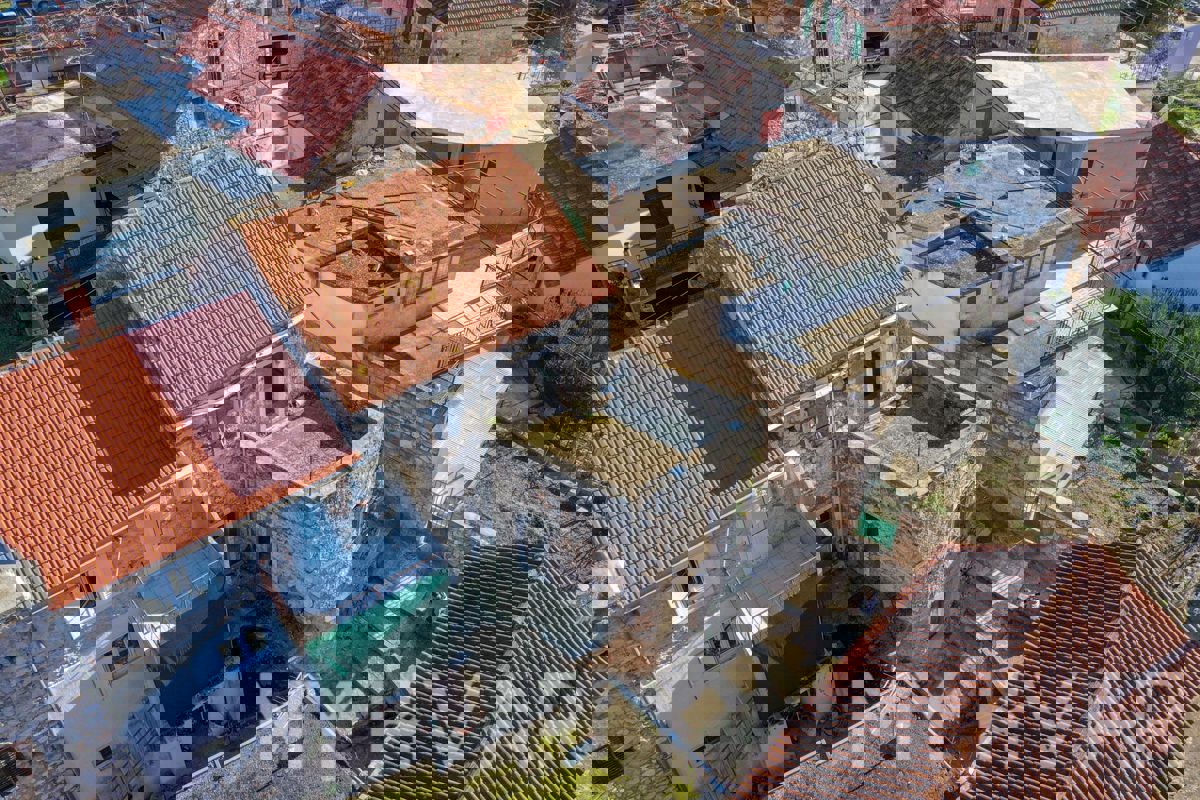 Casa in pietra annessa a Vrisnik